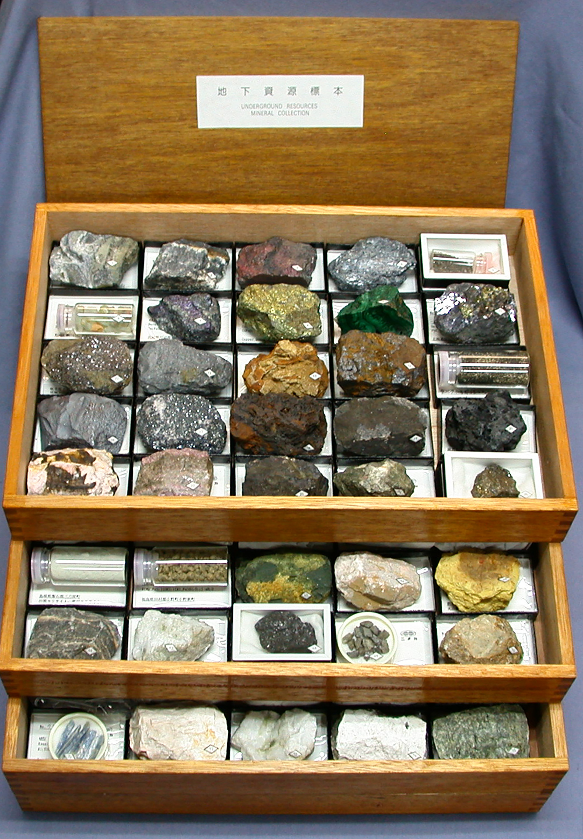 鉱物標本(弗素燐灰石)